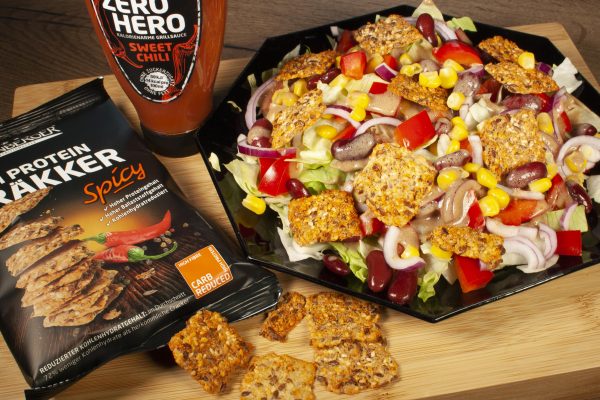 Tec-Mex-Salad mit Laynenberger Cräkkern und Zero Hero Grillsauce
